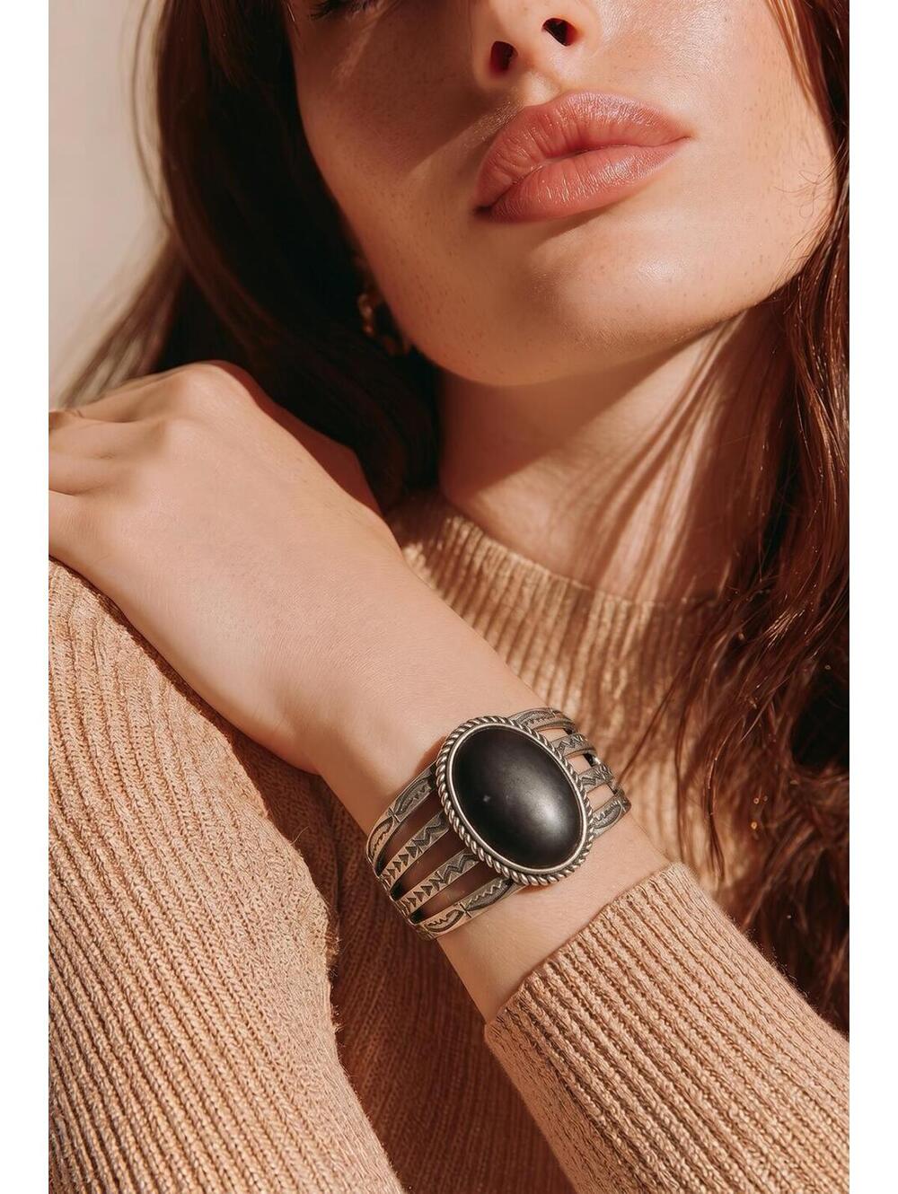 Southwestern Onyx Stone Bangle Bracelet Black Oval Stone Silver Native American